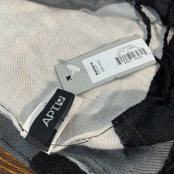 Apt 9 Women's Neutral Colorblock Neck Warmer Fringe Scarf 73x22 One Size - Picture 3 of 3